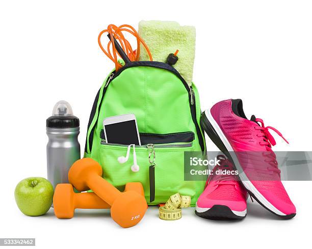 Aptitud Física Y Accesorios De Entrenamiento De Equipo Aislado Sobre Un Fondo Blanco Foto de stock y más banco de imágenes de Fondo blanco