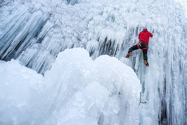 alpinismo no gelo - ice climbing - fotografias e filmes do acervo