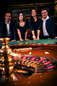 menschen-spielen-roulette-im-casino.jpg?b=1&s=170x170&k=20&c=RxCXmFL7mZGx7TD2qt9ZHaJs6czvjiOKH8Tz7fLhtCA=