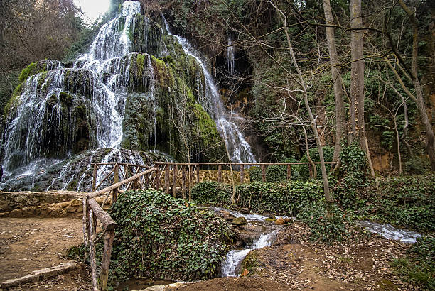 滝「monasterio de piedra 、サラゴザ、aragon 、スペイン - ピエドラ修道院 ストックフォトと画像