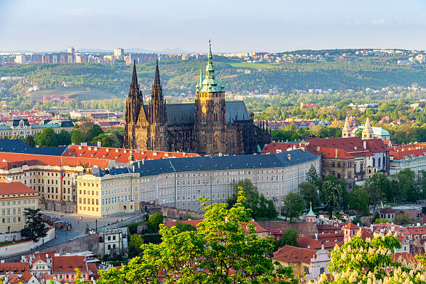 view of prague castle with st. vitus cathedral, czech republic - st vitus katedrali stok fotoğraflar ve resimler