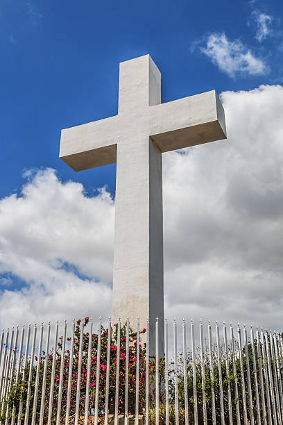 istock Historic Mt. Helix Cross Surrounded by Fence Railing 533355828