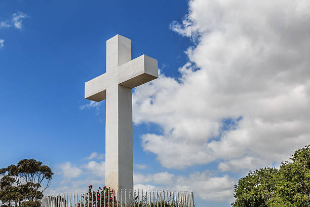 istock Mt. Helix Cross with Fence Railing and Foliage 533355968