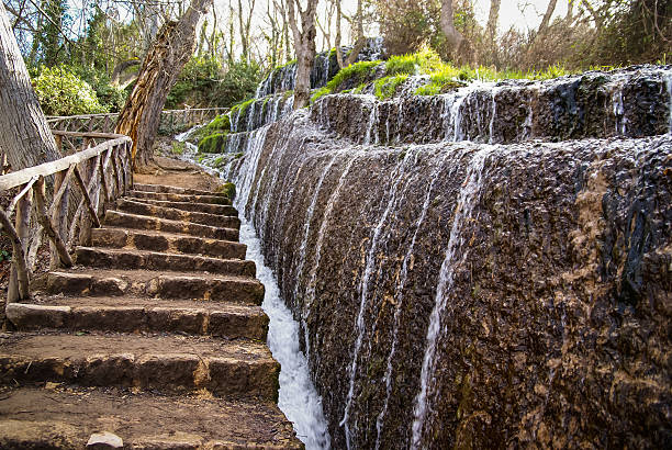 滝「monasterio de piedra 、サラゴザ、aragon 、スペイン - ピエドラ修道院 ストックフォトと画像