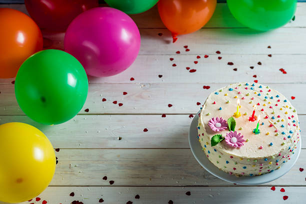 istock Let's start birthday party with cake 533377579