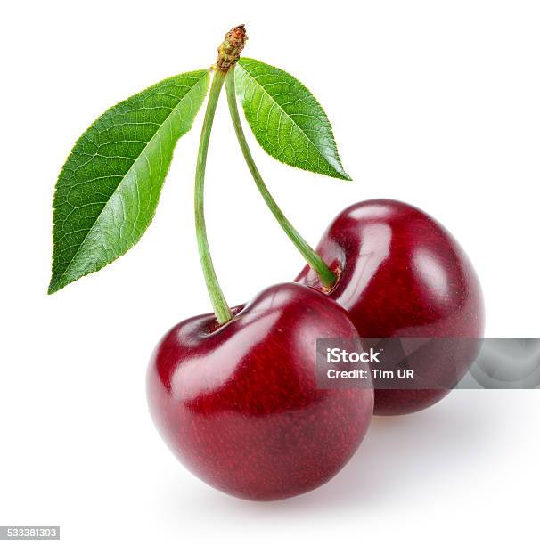 Photo libre de droit de Cherry Avec Feuilles Isolé Sur Fond Blanc banque d'images et plus d'images libres de droit de Cerise - Cerise, Objet ou sujet détouré, Fond blanc