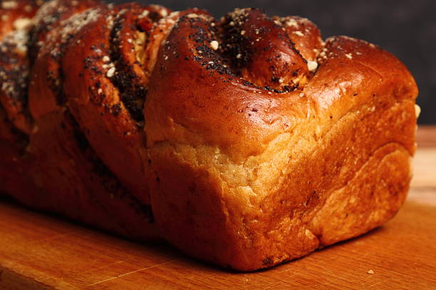 istock Yeast cake with poppy seed 533419001