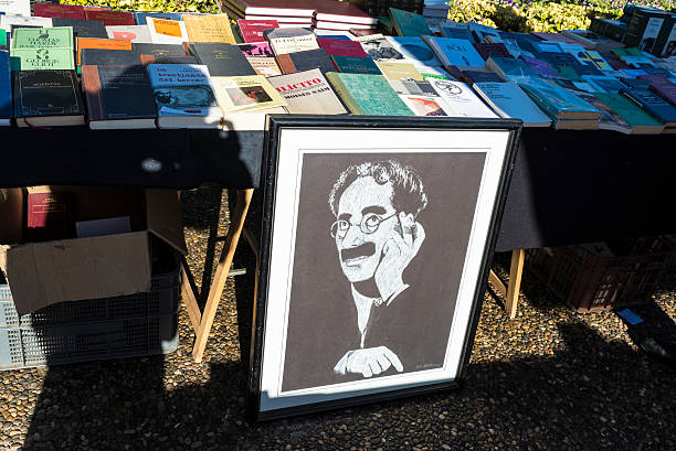 flea market, girona, españa - groucho marx fotografías e imágenes de stock