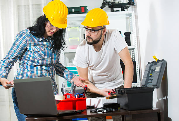 istock Craftsman and craftswoman posing together 533423507