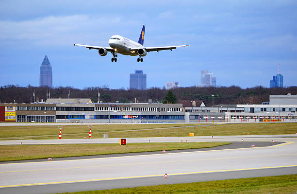 Anflug 200+ Anflug Stock Photos, Pictures & Royalty-Free Images - iStock