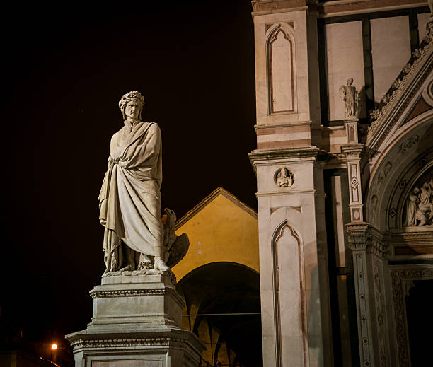 istock Statue of Dante Allighieri 533435932