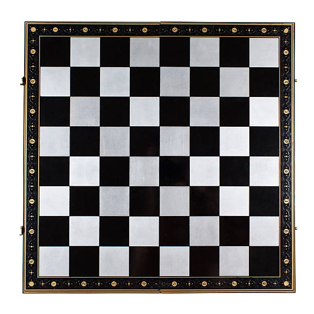 럭셔리 메탈 체스 보드 - chess defending chess piece chess board 뉴스 사진 이미지