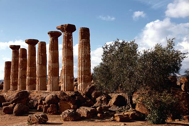 ヘラクレス寺院シチリア神殿の谷アグリジェント - temple of heracles ストックフォトと画像