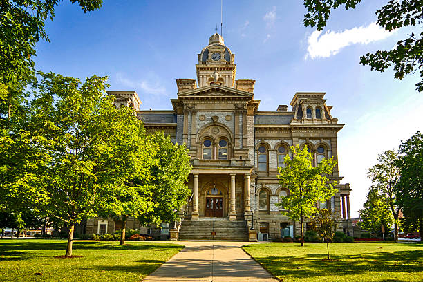 o shelby condado de tribunal edifício em sidney ohio - shelby - fotografias e filmes do acervo