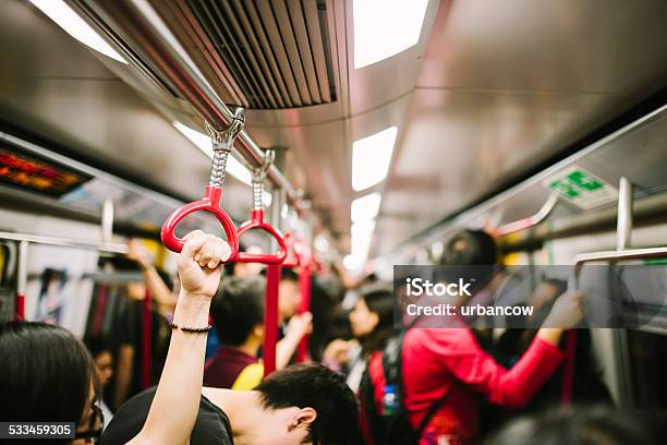 Hong Kong Ubahn Innen Stockfoto und mehr Bilder von Beengt - Beengt, Menschenmenge, U-Bahnzug