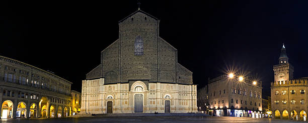 vista de san petronio-bolonha, itália - torre degli asinelli - fotografias e filmes do acervo