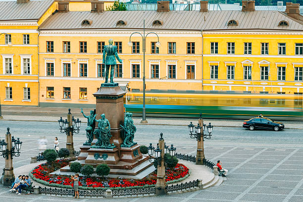 statue de l'empereur alexandre ii de russie sur place du sénat - church saint peter alexander horizontal photos et images de collection