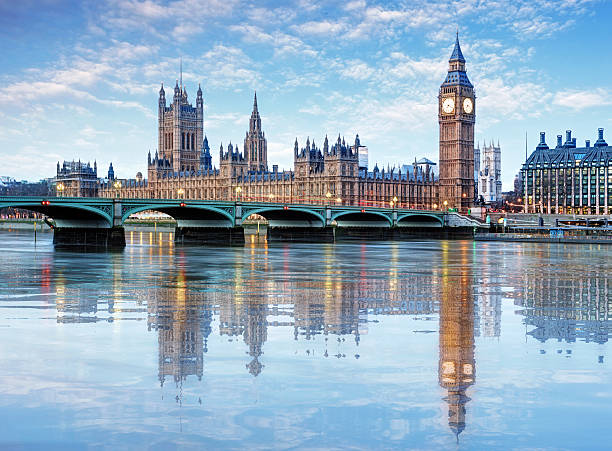 london big ben und houses of parliament, großbritannien - street london england city of westminster uk stock-fotos und bilder