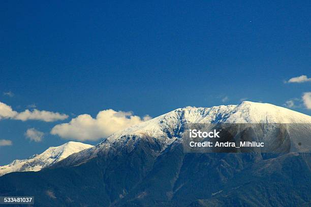 Nieve Y Las Nubes Foto de stock y más banco de imágenes de 2015 - 2015, Aire libre, Bosque