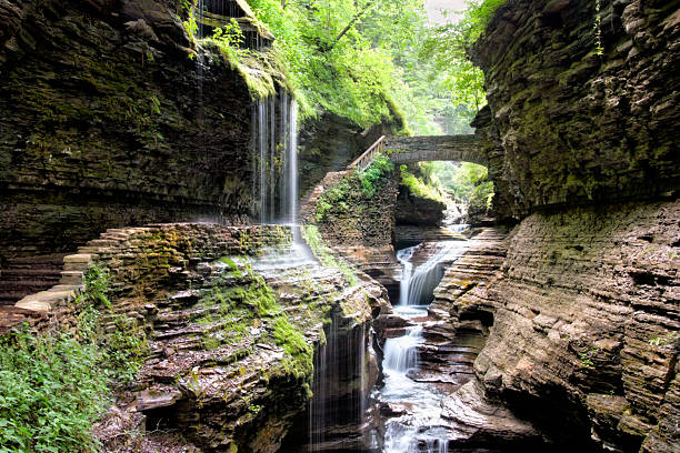 橋の滝ワトキンスグレン park ,new york - watkins glen ストックフォトと画像