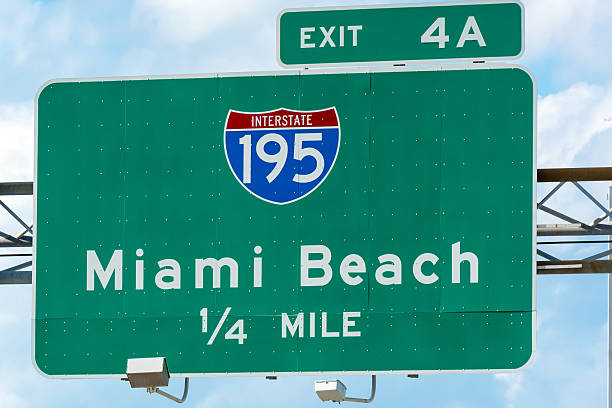 istock Highway Sign to Miami Beach (FL) 533503817