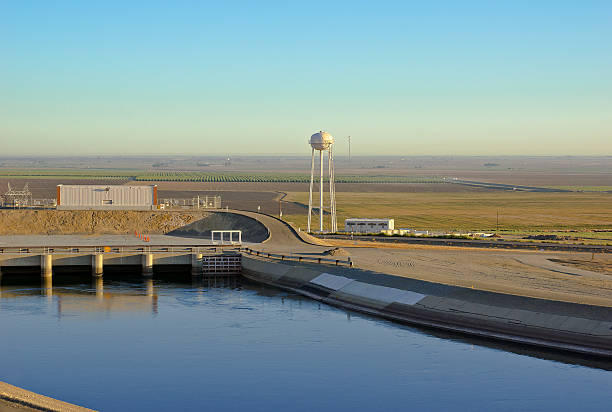 ウォータータワーや水道 - san joaquin valley ストックフォトと画像