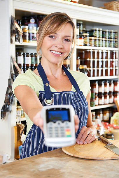 istock Sales Assistant Handing Credit Card Machine To Customer 533516389