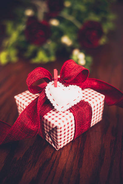 istock Valentine's Day gift with flowers 533517183