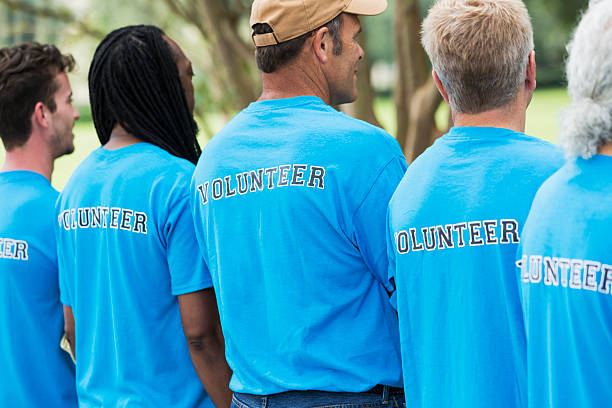 istock Group of men volunteering in a park 533517889
