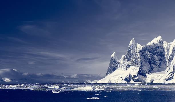 istock Snow-capped mountains in Antarctica 533520385