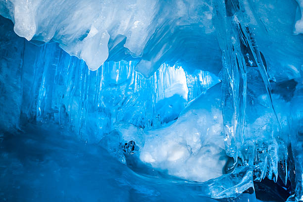 blu grotta di ghiaccio - uncultivated snow ice antarctica foto e immagini stock