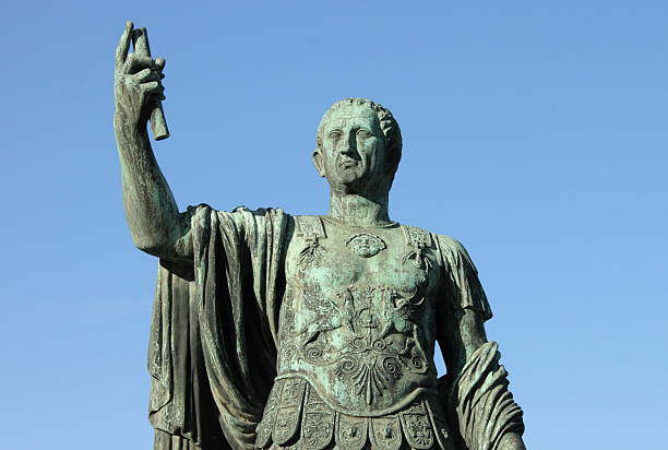 statua di imperatore nerva - forum of nerva foto e immagini stock