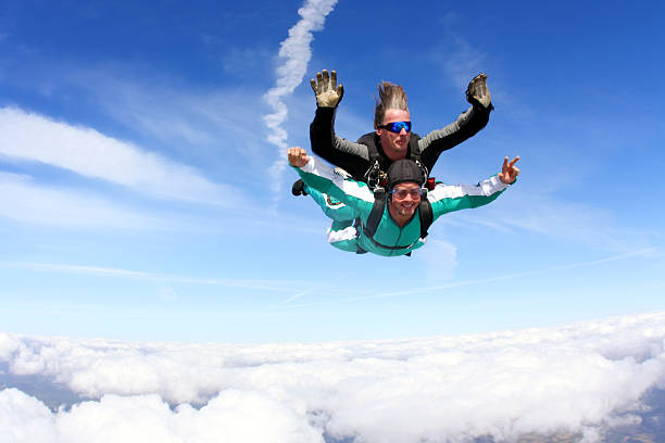 in tandem skydiving - freefall foto e immagini stock