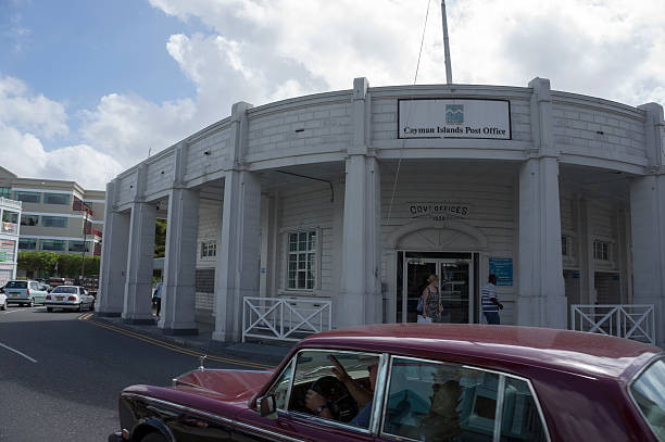 ケイマン諸島郵便局 - cayman islands street georgetown cayman islands grand cayman ストックフォトと画像