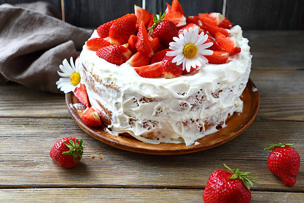 istock Sweet cake with strawberry 533574353