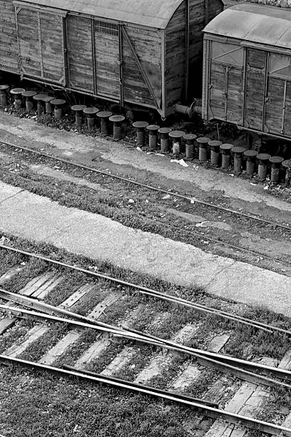 railroad - railroad track uncertainty freight transportation choice - fotografias e filmes do acervo