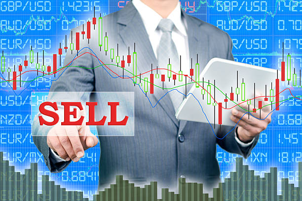 istock Selling on foreign exchange market 533576364