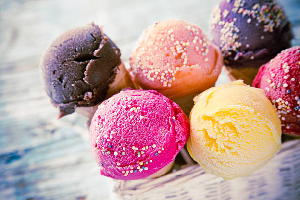 istock Ice cream scoops on wooden table. 533614011