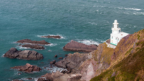 phare de hartland point - hartland point lighthouse photos et images de collection