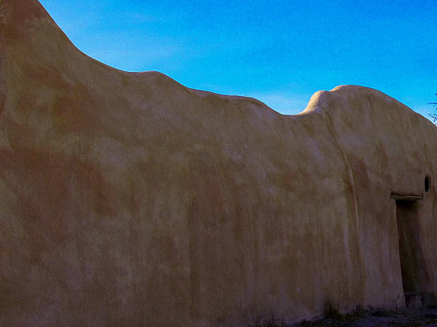 dereligt adobe building ウィンドウ - tumacacori national historical park ストックフォトと画像