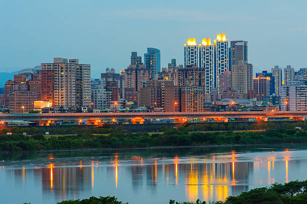 istock night scene of Taipei, Taiwan 533649629