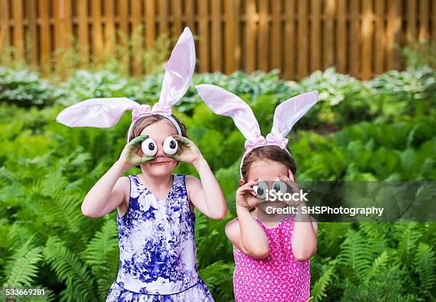 Girls Wearing Bunny Oídos Y Estúpida Ojos Primer Plano Foto de stock y más banco de imágenes de Pascua