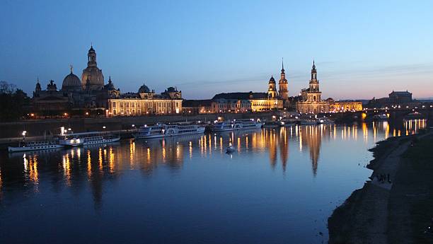 istock Evening mood on the Elbe in Dresden 533695500
