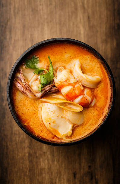 sopa de tom yum kroong - tom tom yum meal soup fotografías e imágenes de stock