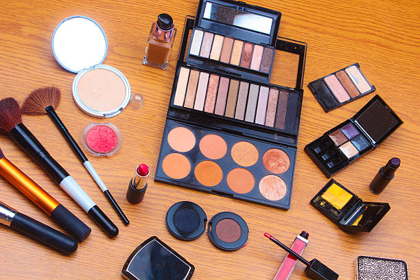 istock Makeup Palettes and Cosmetics Professional Brushes 533706028