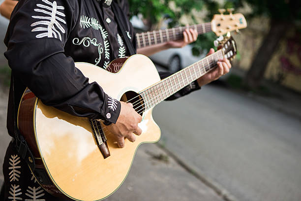 музыкант играет гитара - spanish culture audio стоковые фото и изображения