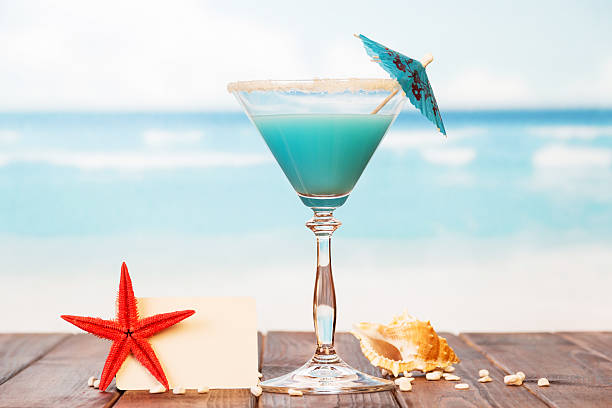 istock Blank card, cocktail, starfish and shell in  sand against  sea 533712880