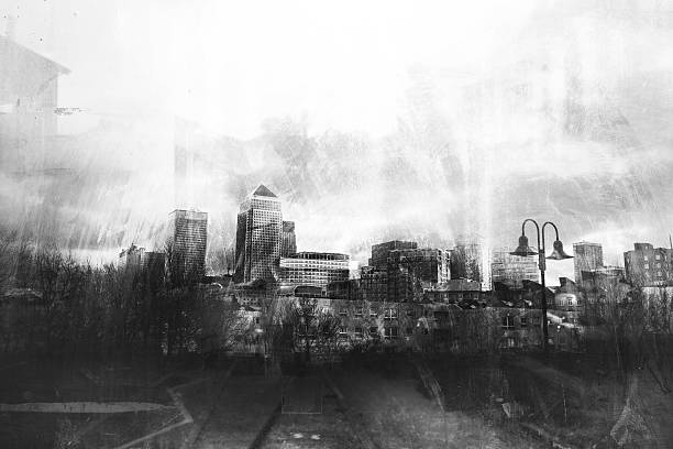 istock Black and white grunge urban skylines 533717150