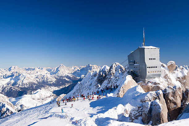 im marmolata pisten in sunny winter day - dolomites ski lift winter ski track stock-fotos und bilder