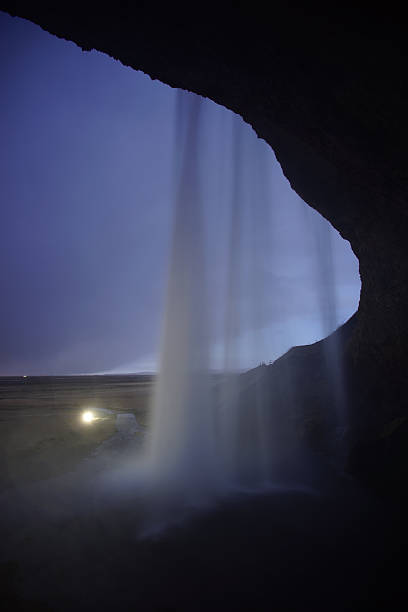 di seljalandsfoss, islanda - long exposure rock cloud sky foto e immagini stock